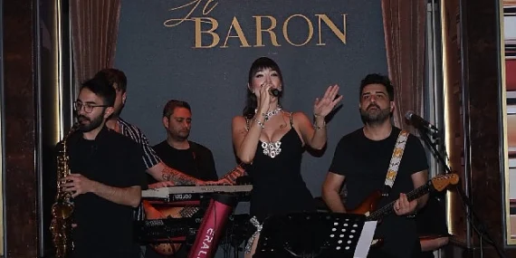 Ece Gürsel’den Le Baron sahnesinde yeni imaj